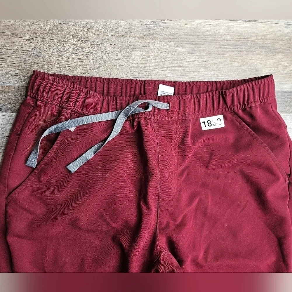 FIGS Burgundy Mens Medium Tansen Jogger Scrub Pants Style MXXSW2004